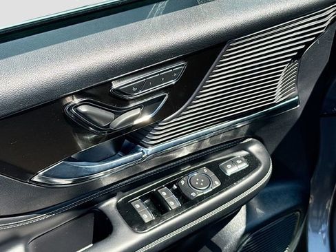 Used 2022 Lincoln Corsair AWD w/ Premium Package image 18