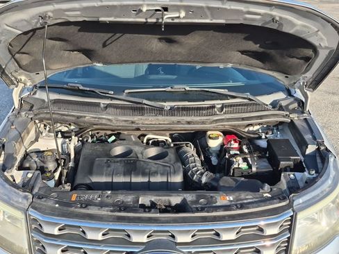 Used 2017 Ford Explorer XLT w/ Equipment Group 201A FWD image 22