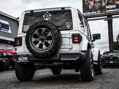 Used 2018 Jeep Wrangler Unlimited Sahara w/ Uconnect 4C Nav & Sound Group AWD/4WD image 6