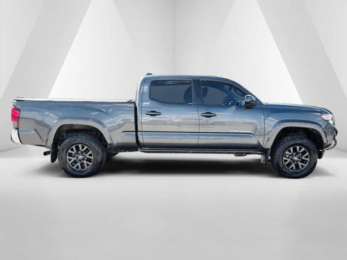 Used 2020 Toyota Tacoma SR5 AWD/4WD image 8