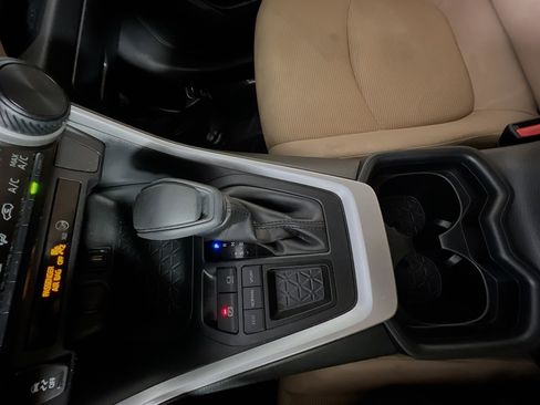 Used 2021 Toyota RAV4 LE image 24