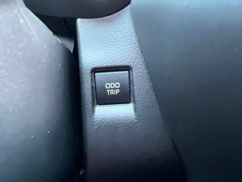 Used 2021 Toyota Venza LE AWD/4WD image 22