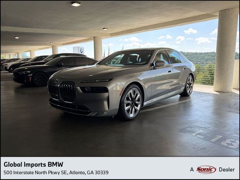 Used 2023 BMW i7 xDrive60 w/ Executive Package 2 AWD/4WD image 1