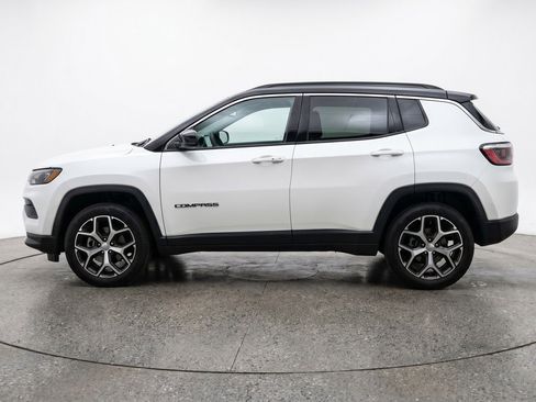 Used 2025 Jeep Compass Limited AWD/4WD image 3