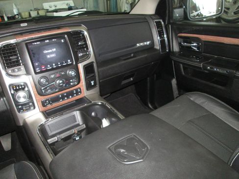 Used 2018 RAM 1500 Laramie w/ Convenience Group AWD/4WD image 26
