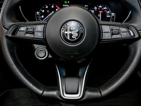 Used 2022 Alfa Romeo Stelvio Ti image 33