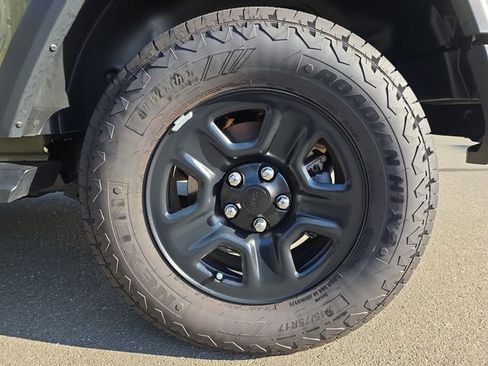 Used 2025 Jeep Wrangler Sport image 44