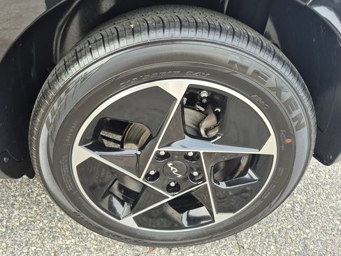 Used 2025 Kia Soul EX image 9