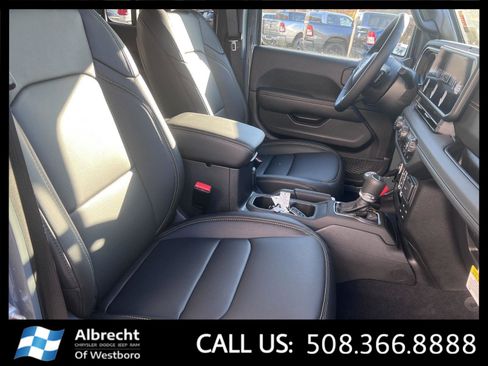 New 2025 Jeep Gladiator Sport image 17