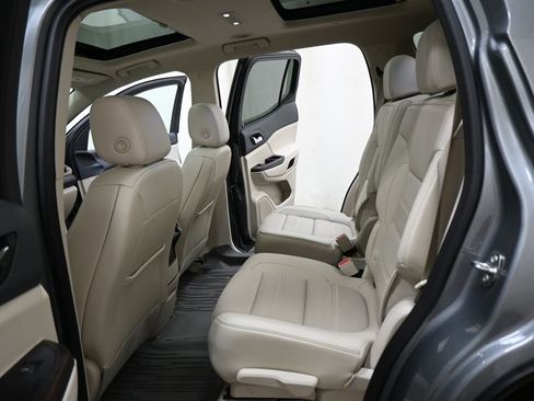 Used 2023 GMC Acadia Denali w/ Denali Technology Package FWD image 18