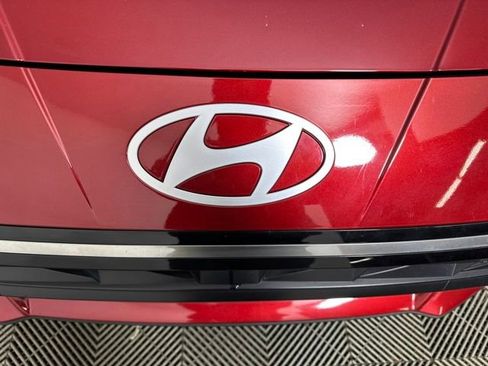 Certified 2024 Hyundai Elantra SEL w/ Convenience Package image 9