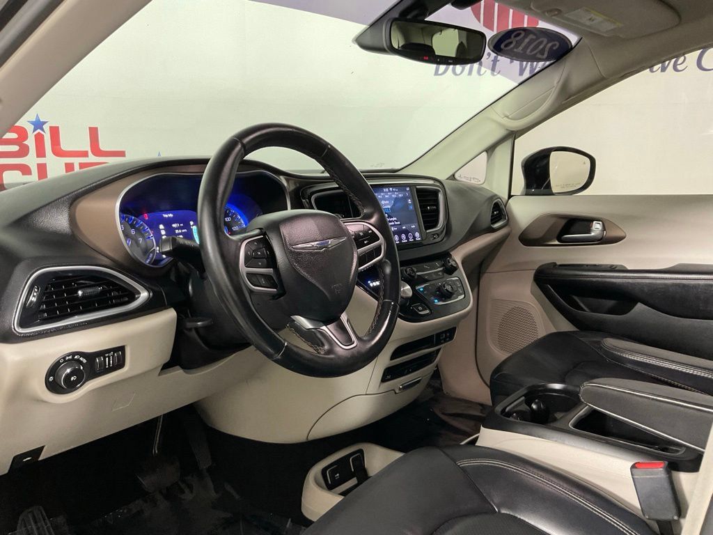 Used 2018 Chrysler Pacifica Touring-L Plus FWD image 13