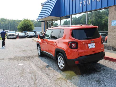Used 2018 Jeep Renegade Latitude FWD image 4