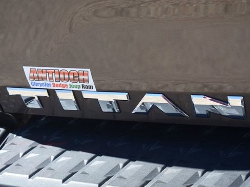 Used 2018 Nissan Titan SV w/ SV Convenience Package image 19