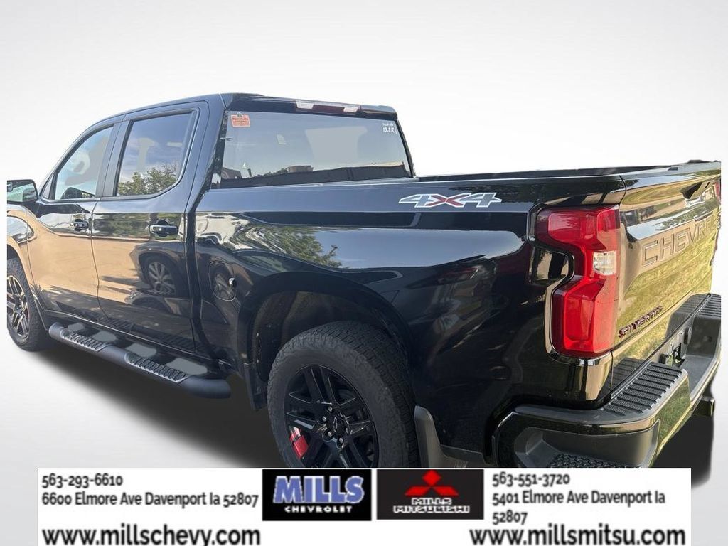 Used 2022 Chevrolet Silverado 1500 RST w/ Redline Edition AWD/4WD image 3