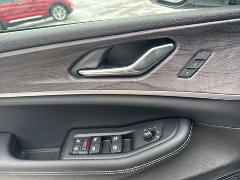 Used 2024 Jeep Grand Cherokee Limited image 9