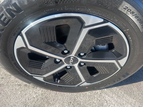 Certified 2023 Kia Niro EX image 39