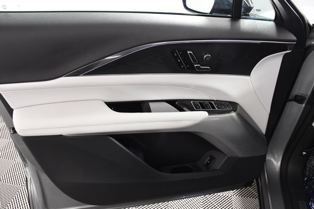 Used 2024 Cadillac Lyriq Luxury RWD image 14