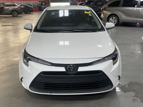 Used 2025 Toyota Corolla LE FWD image 3