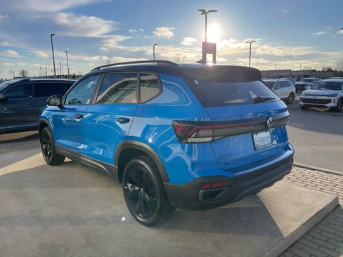 New 2026 Volkswagen Taos SE FWD image 21