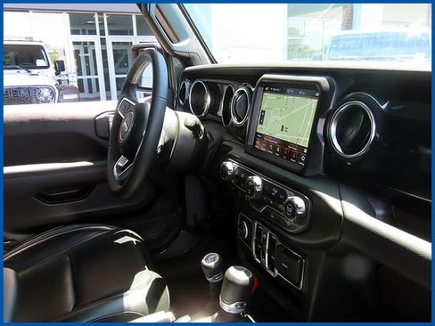 Used 2023 Jeep Wrangler Unlimited Sahara AWD/4WD image 8