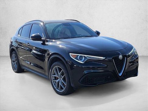 Used 2018 Alfa Romeo Stelvio Ti Sport image 3