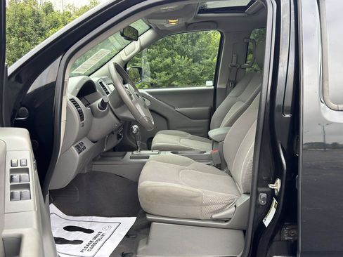 Used 2019 Nissan Frontier SV w/ Value Truck Package AWD/4WD image 11
