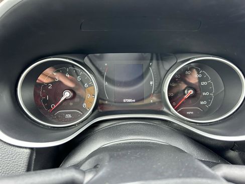 Used 2021 Jeep Compass Latitude w/ Sun and Sound Group FWD image 5