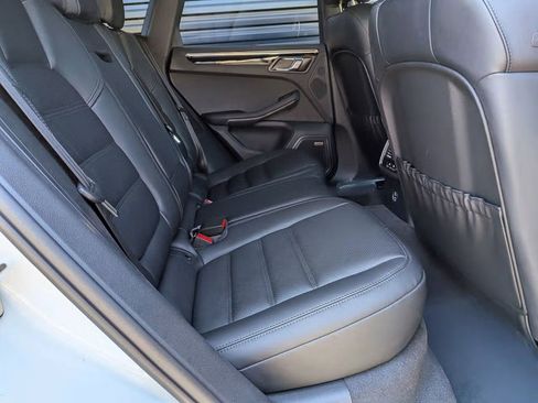 Certified 2025 Porsche Macan S AWD/4WD image 24