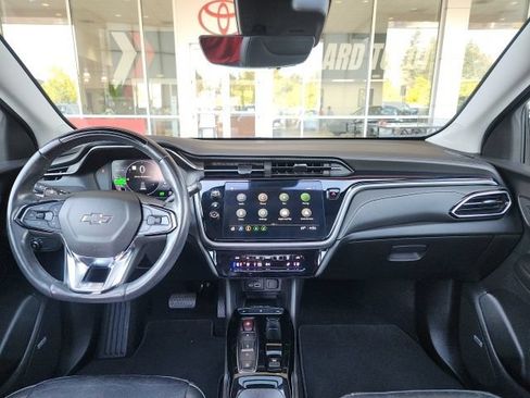 Used 2023 Chevrolet Bolt EUV Premier w/ Sun & Sound Package FWD image 18