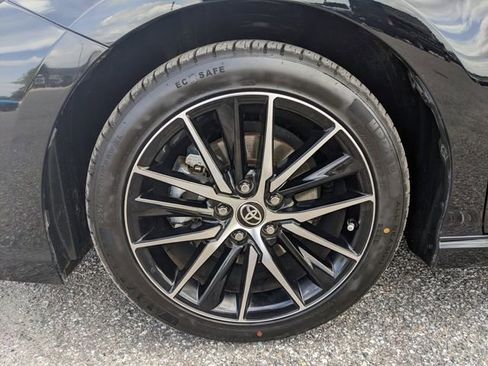 Used 2024 Toyota Camry SE image 10