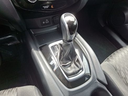 Used 2020 Nissan Rogue SV AWD/4WD image 14