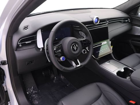 New 2024 Maserati Grecale GT image 6