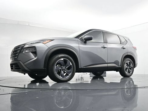 Used 2024 Nissan Rogue SV AWD/4WD image 26