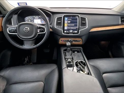 Used 2022 Volvo XC90 T5 Momentum w/ Climate Package image 18