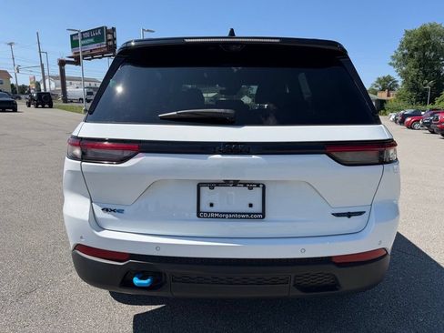 Certified 2023 Jeep Grand Cherokee Trailhawk w/ Advanced Protech Group II AWD/4WD image 4