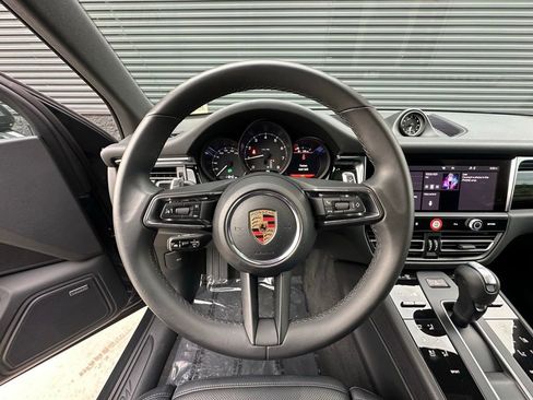 Certified 2025 Porsche Macan AWD/4WD image 24