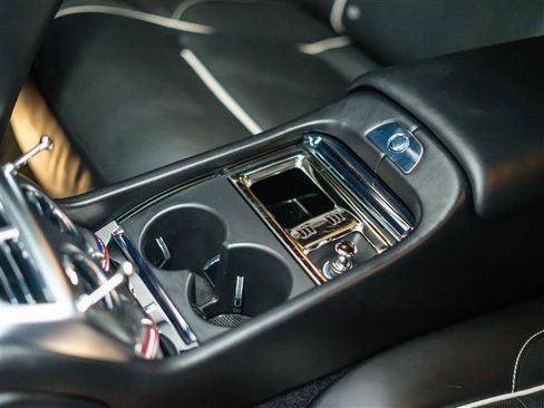 Used 2016 Rolls-Royce Wraith image 28