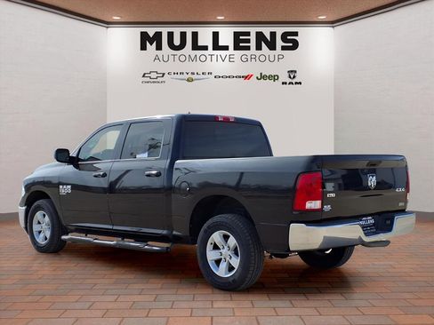 Used 2019 RAM 1500 Classic SLT w/ Luxury Group image 7