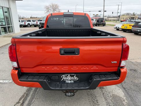 Used 2017 Toyota Tacoma TRD Sport w/ Exterior Package image 6