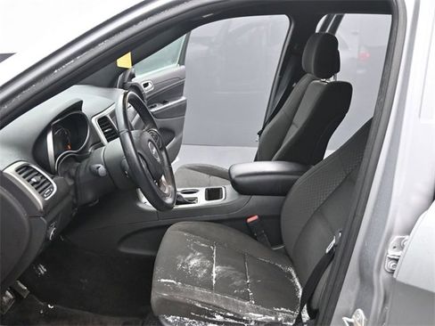 Used 2018 Jeep Grand Cherokee Laredo image 10