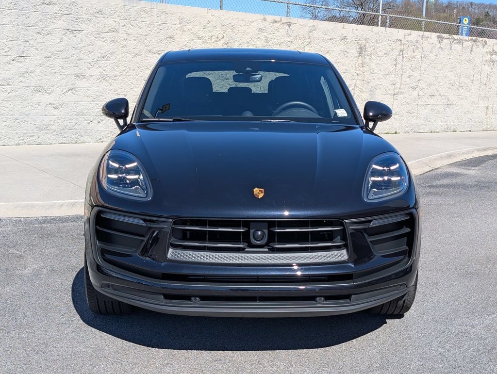Certified 2025 Porsche Macan AWD/4WD image 10