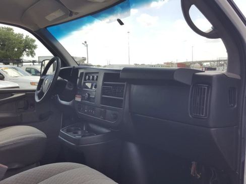 Used 2015 Chevrolet Express 3500 RWD image 12
