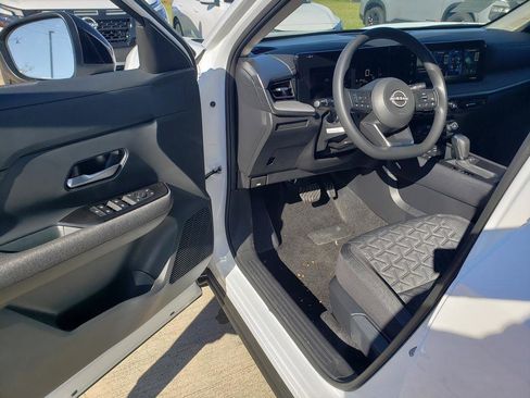 New 2026 Nissan Kicks SV w/ SV Premium Package image 7