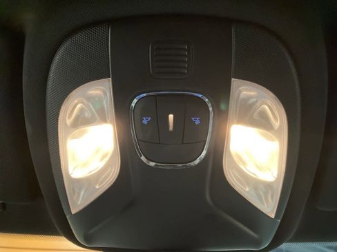 Used 2025 Jeep Compass Limited image 23