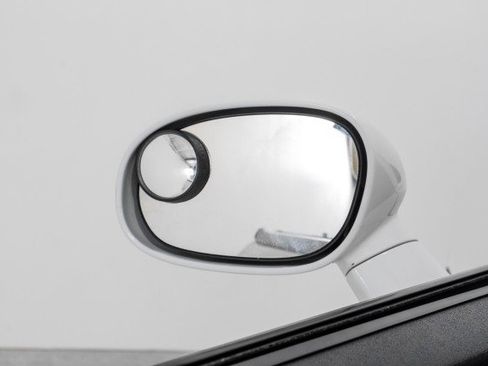 Used 2013 Dodge Challenger SXT image 31