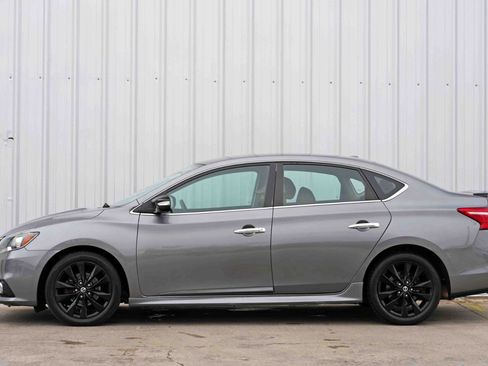 Used 2017 Nissan Sentra SR w/ SR Midnight Edition image 8