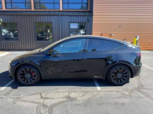 Used 2022 Tesla Model Y Performance AWD/4WD image 2