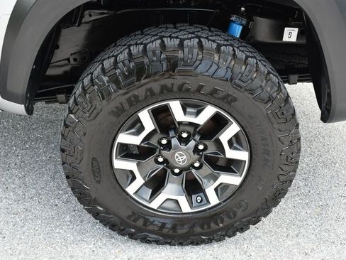 Used 2020 Toyota Tacoma TRD Off-Road AWD/4WD image 65