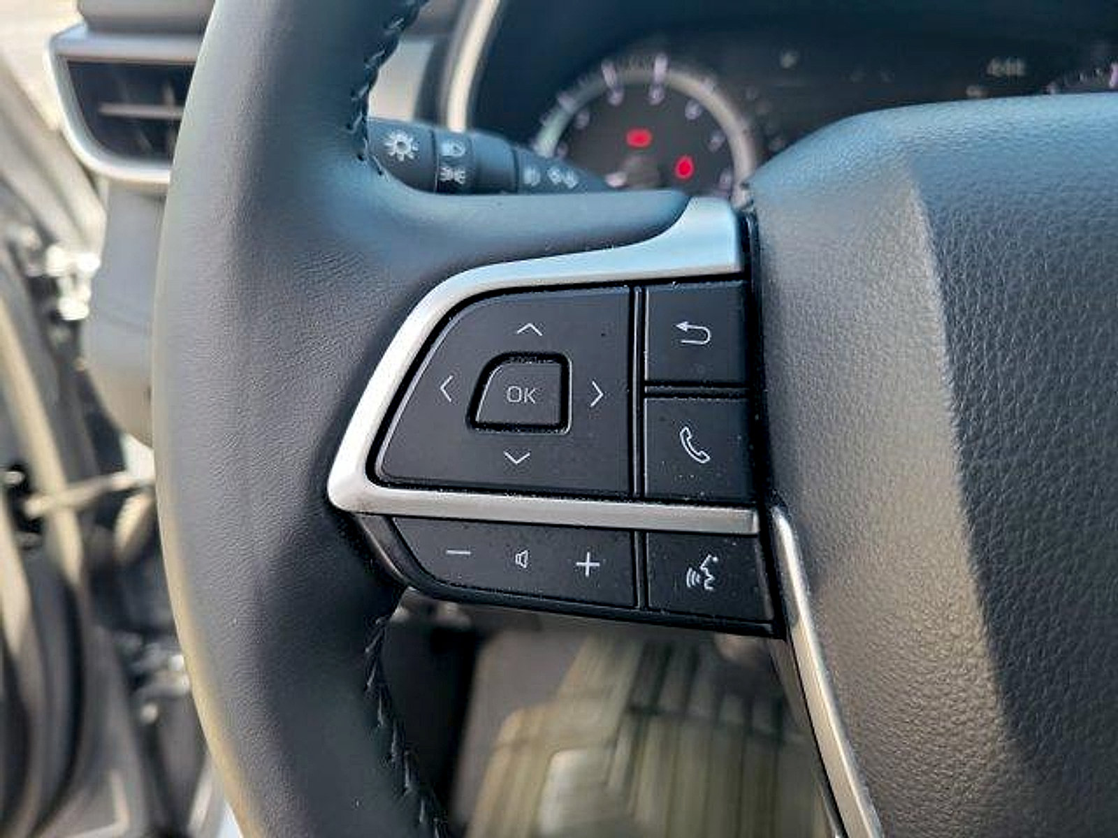 Used 2023 Toyota Highlander XLE FWD image 35